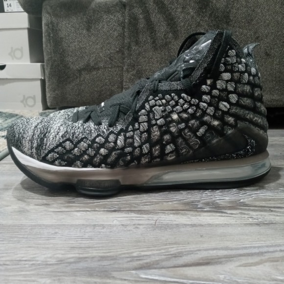 Basketball shoes main image 8